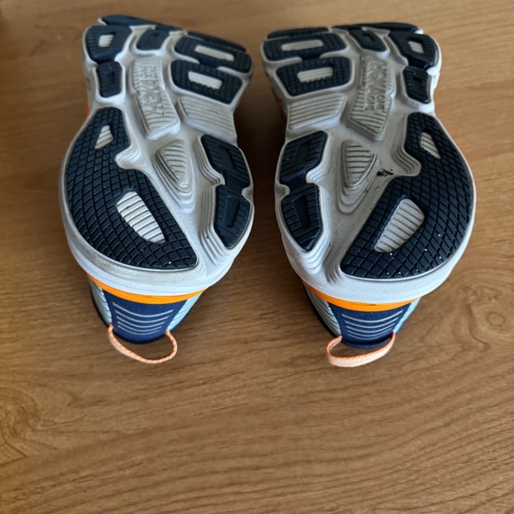 HOKA BONDI 7 ATHLETIC SHOE SIZE 8D - Picture 10 of 10